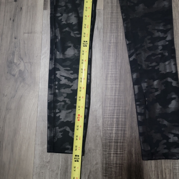 SPANX Leggings Black and Gray - Metallic - Picture 5 of 11